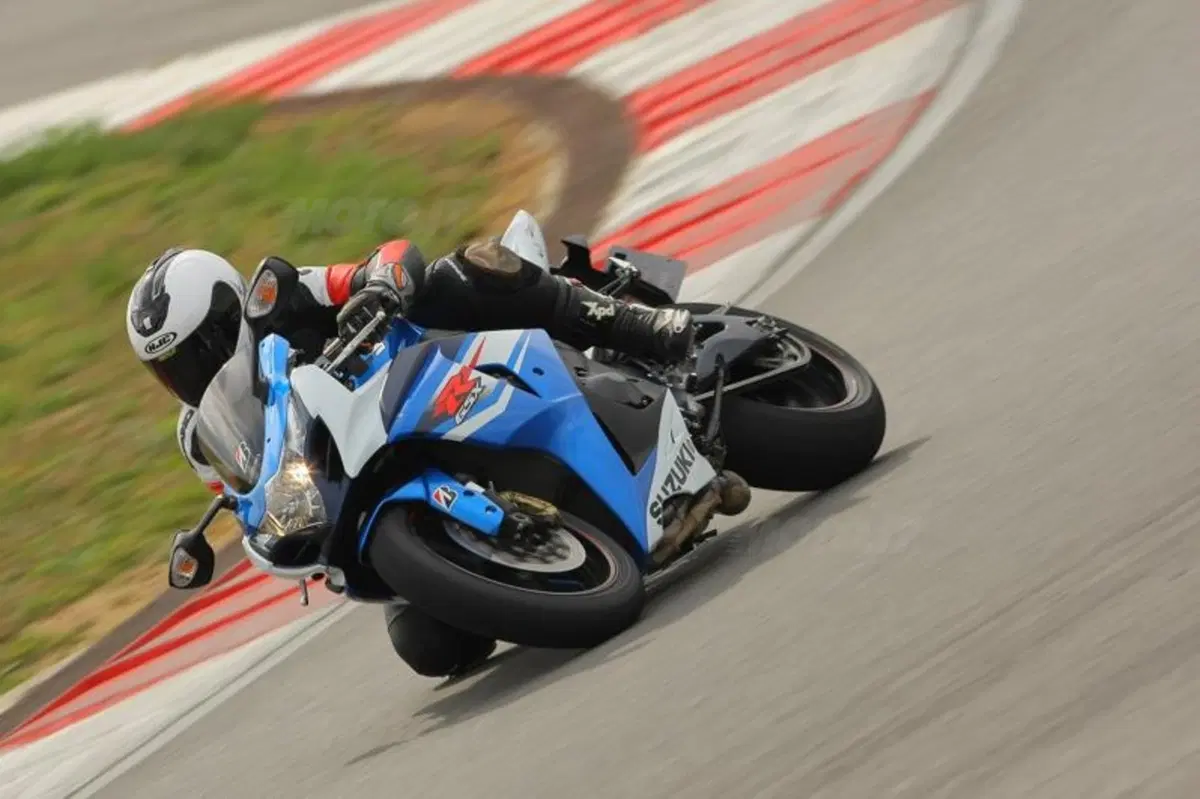 Jeremy McWilliams prova con noi i Bridgestone Battlax Hypersport S20 (5)