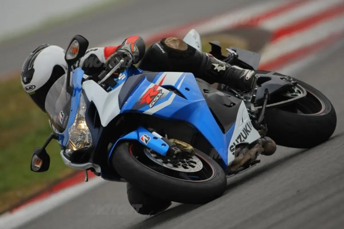 Jeremy McWilliams prova con noi i Bridgestone Battlax Hypersport S20 (6)