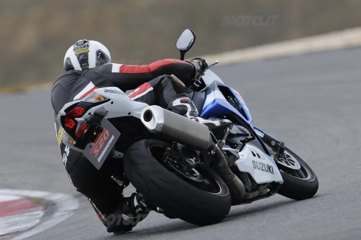 Jeremy McWilliams prova con noi i Bridgestone Battlax Hypersport S20 (9)