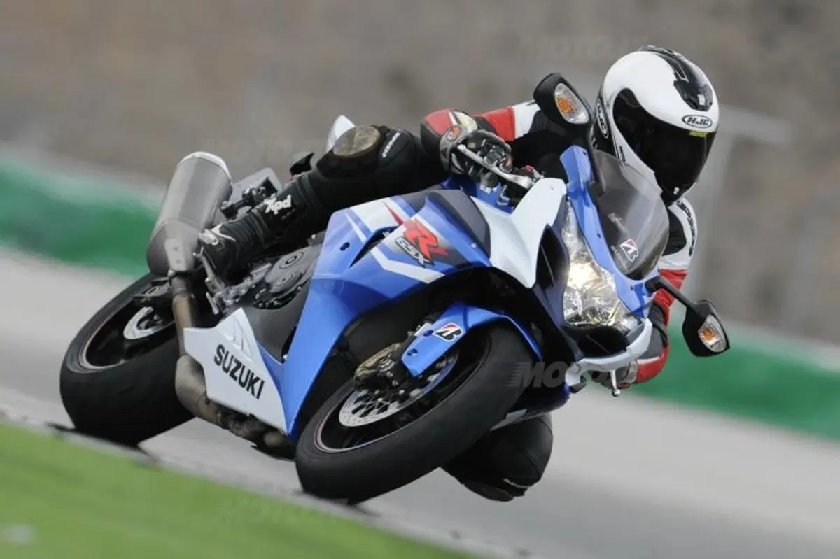 Jeremy McWilliams prova con noi i Bridgestone Battlax Hypersport S20 (10)