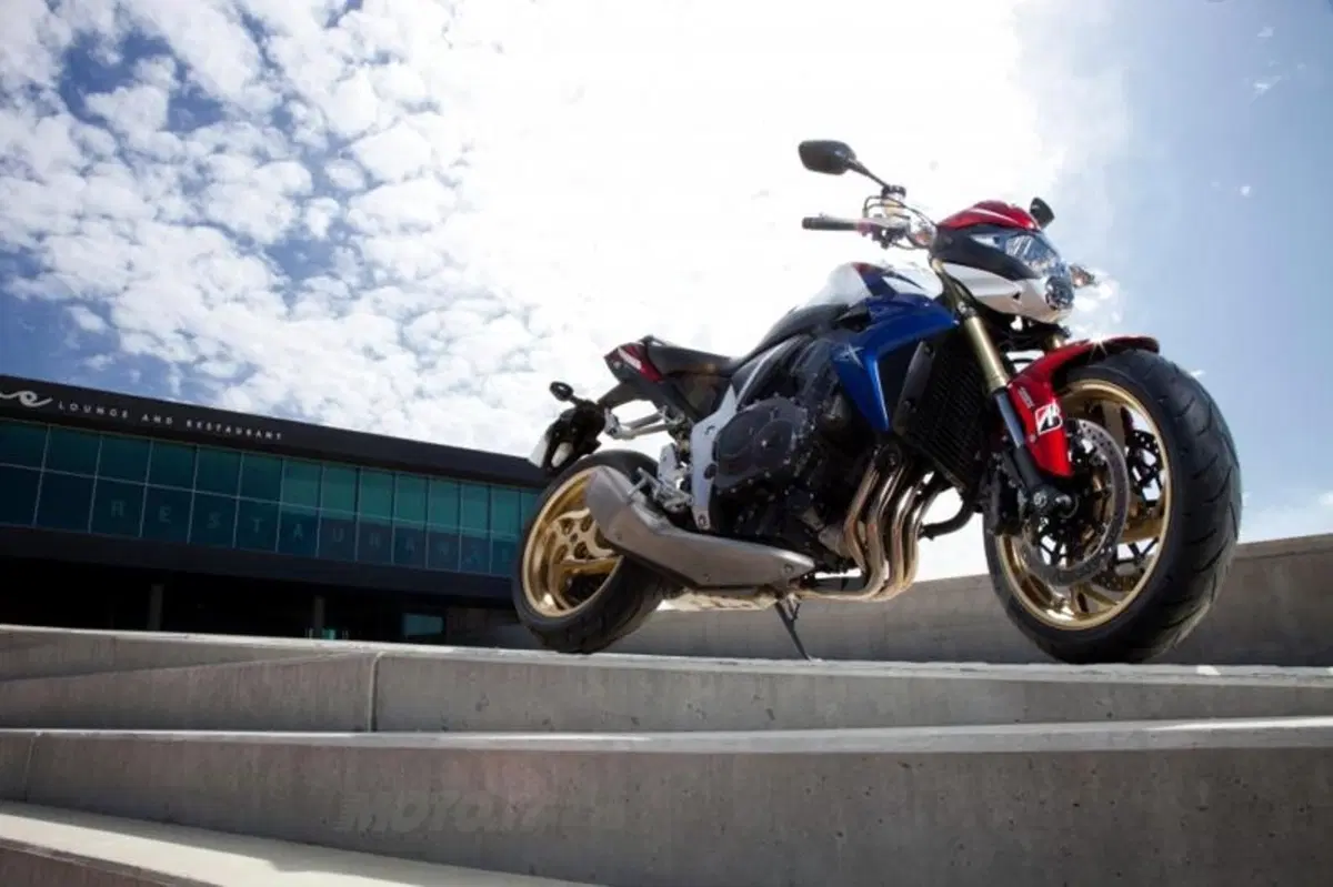 Jeremy McWilliams prova con noi i Bridgestone Battlax Hypersport S20 (20)