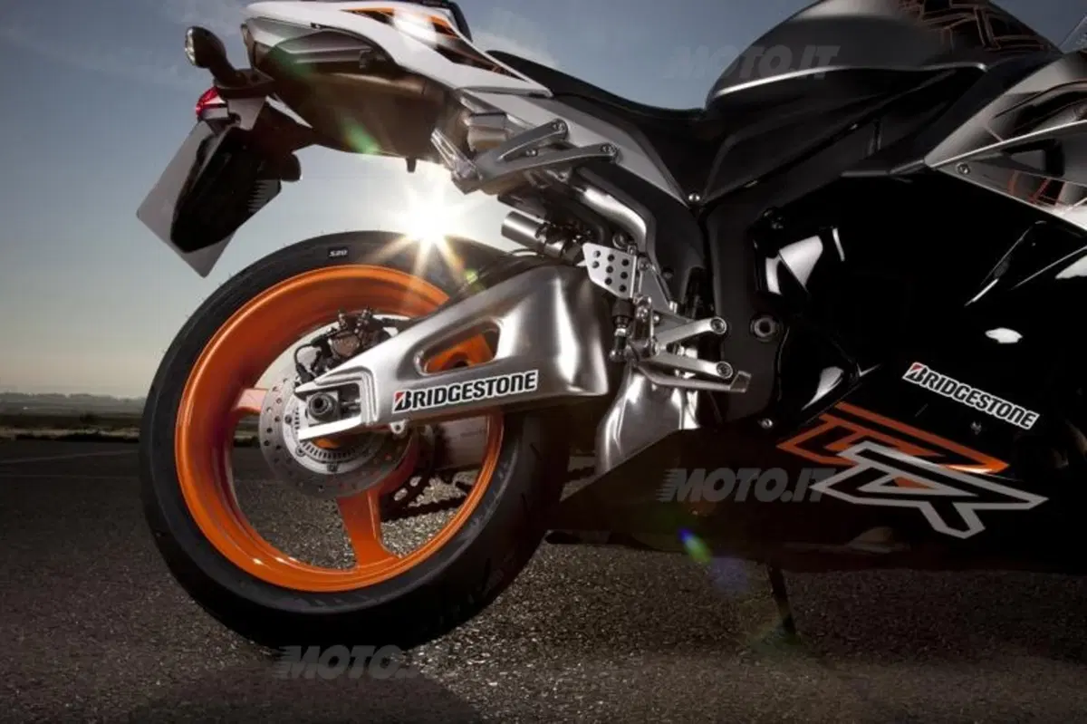 Jeremy McWilliams prova con noi i Bridgestone Battlax Hypersport S20 (21)