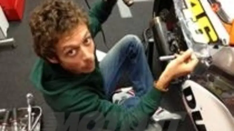 Valentino Rossi: "Che gare in SBK! La MotoGP? Sempre pi&ugrave; noiosa"