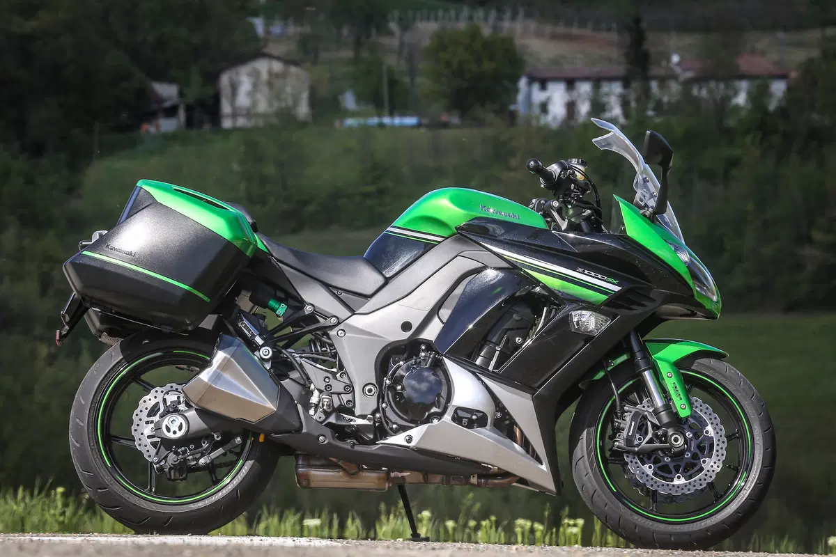 Kawasaki Z1000SX vs. Suzuki GSX-S1000 F
