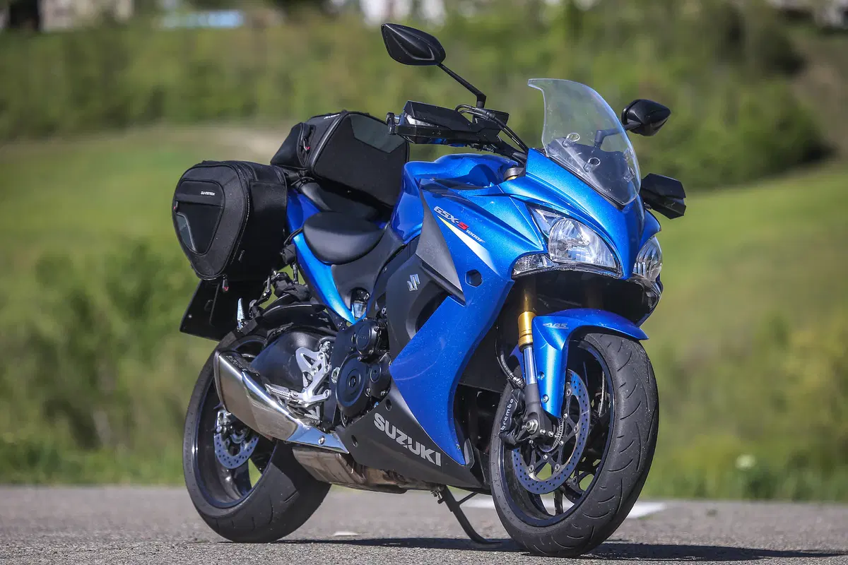 Kawasaki Z1000SX vs. Suzuki GSX-S1000 F