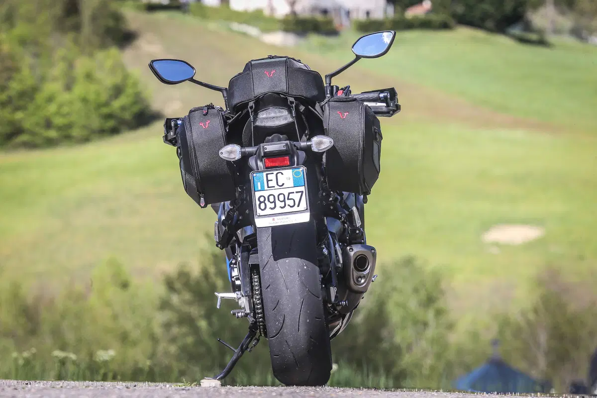 Kawasaki Z1000SX vs. Suzuki GSX-S1000 F (4)