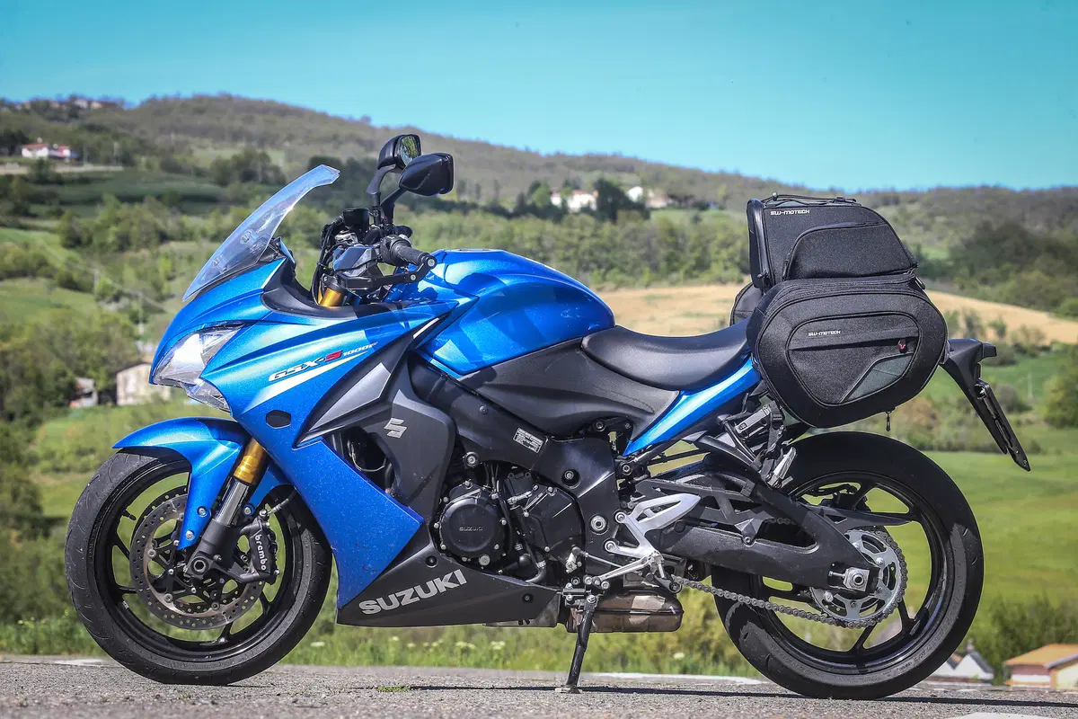 Kawasaki Z1000SX vs. Suzuki GSX-S1000 F (3)