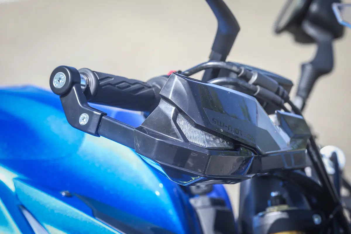 Kawasaki Z1000SX vs. Suzuki GSX-S1000 F (3)