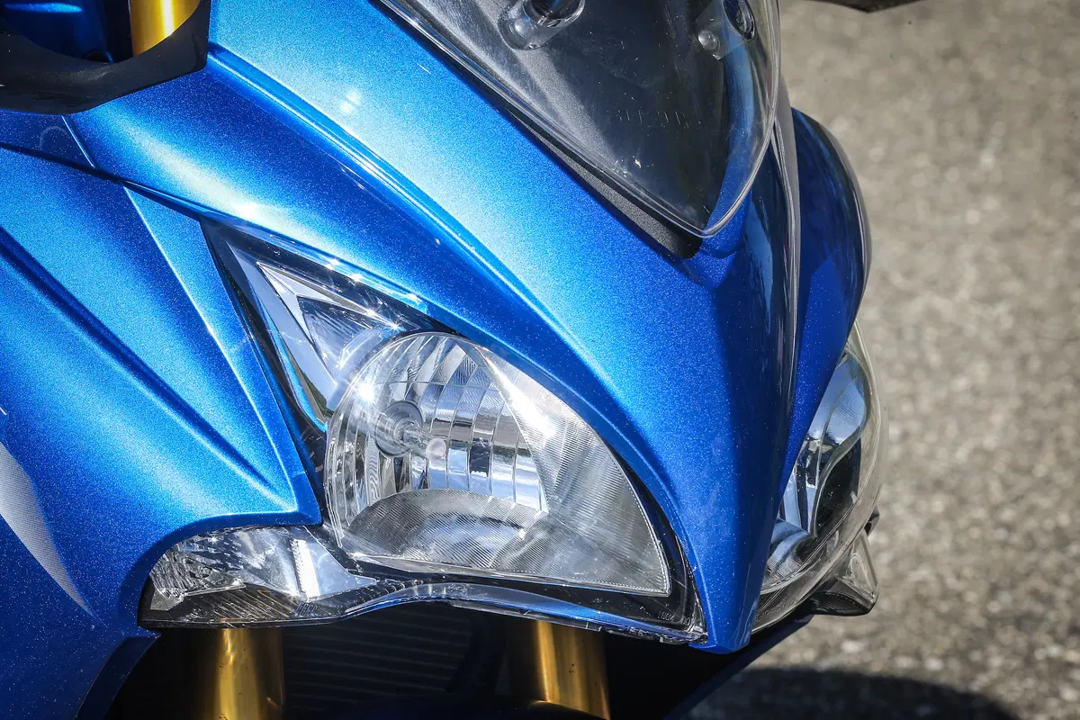 Kawasaki Z1000SX vs. Suzuki GSX-S1000 F (3)