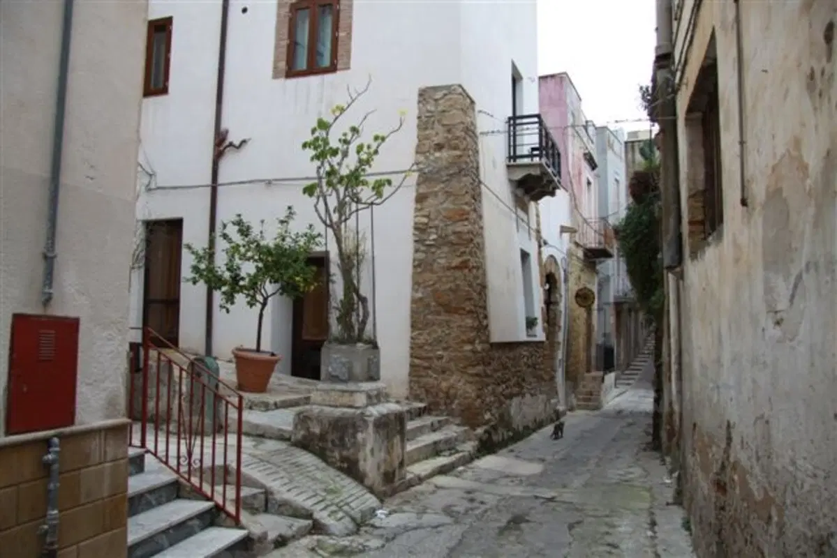 Viaggi. Da Palermo a Messina lungo le coste sud occidentale e sud orientale (15)