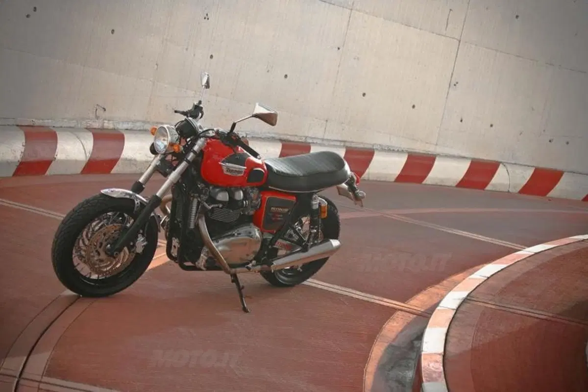 Triumph Bonnie Lighteen by Pettinari (5)