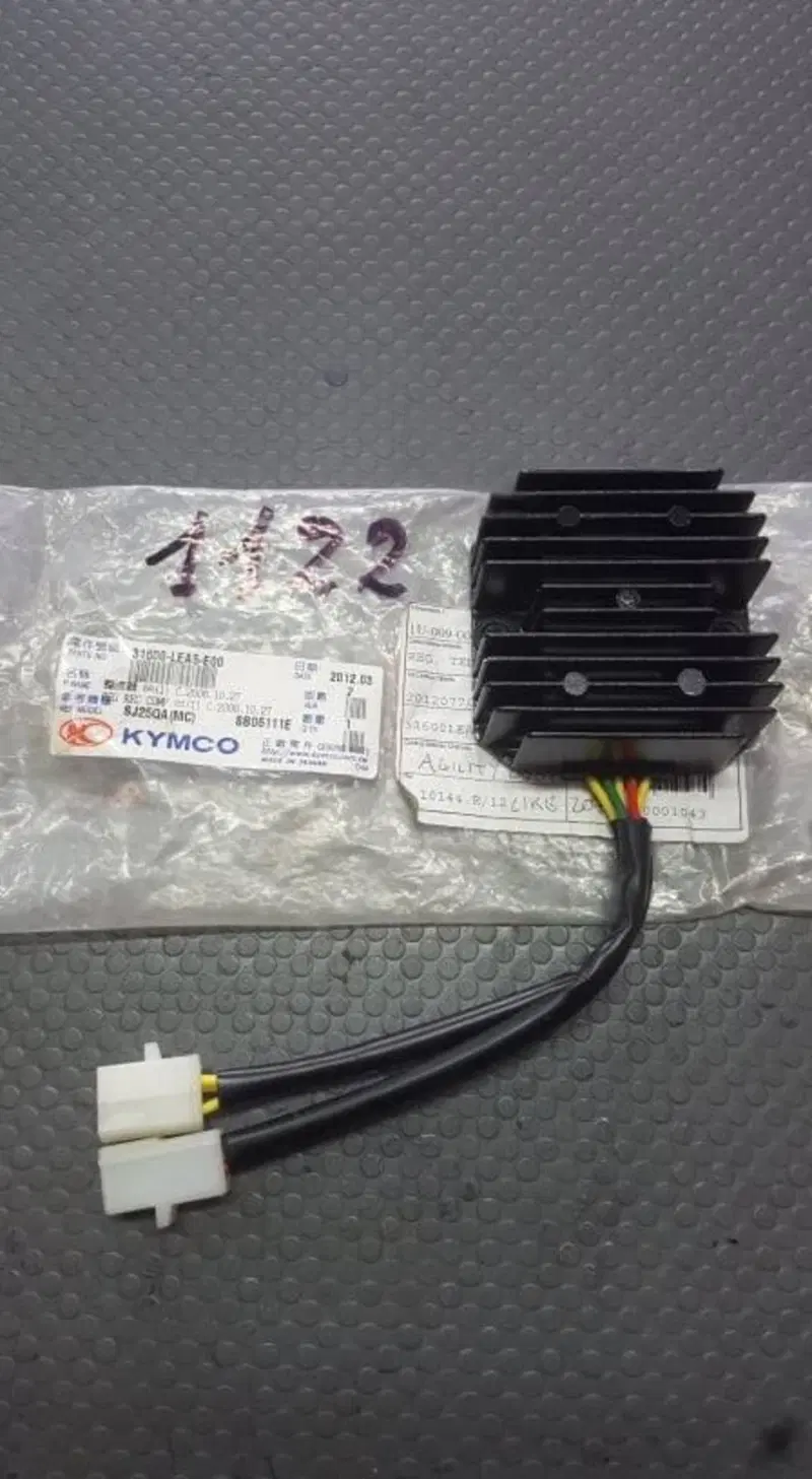 REGOLATORE DI TENSIONE SUPER 8 AGILITY 125 150 200 Kymco