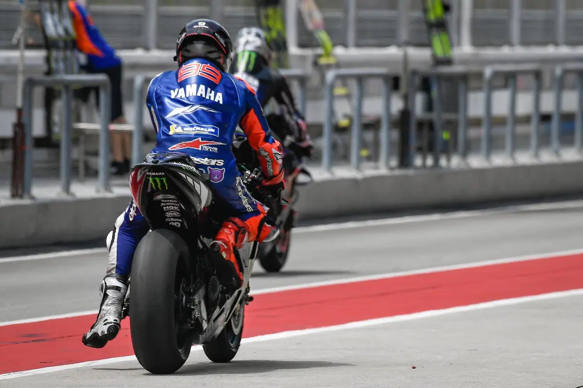 Lorenzo test Sepang (5)