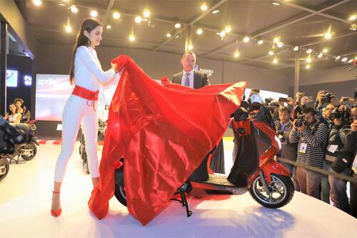 Aprilia SXR 160: presentato, e premiato, ad Auto Expo 2020 (7)