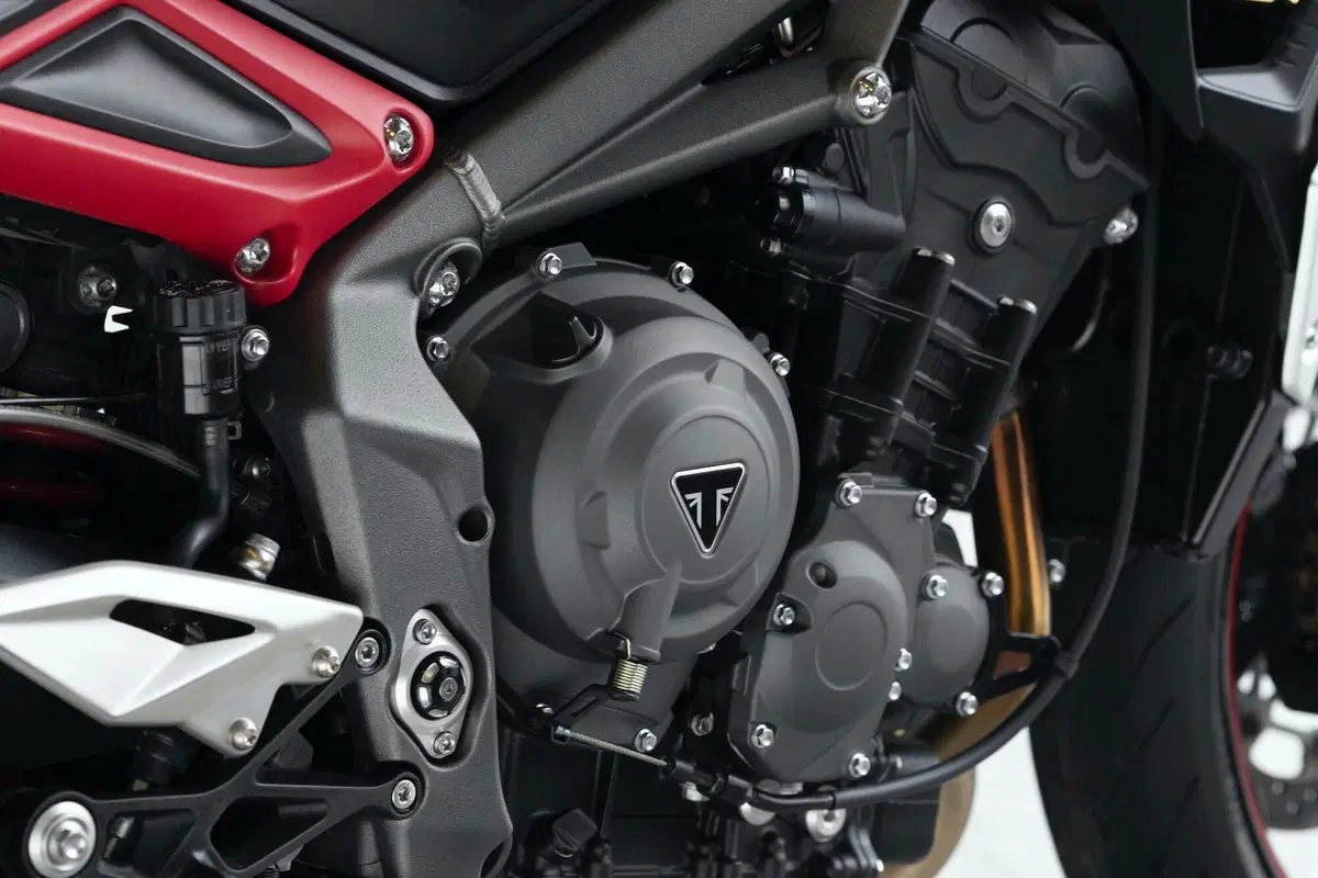 Triumph Street Triple R motore (4)