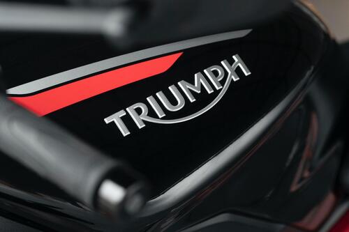 Nuova Triumph Street Triple R: ecco foto, dati e prezzo! (7)