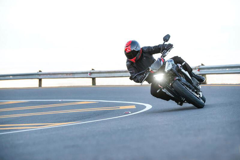 Nuova Triumph Street Triple R: ecco foto, dati e prezzo!