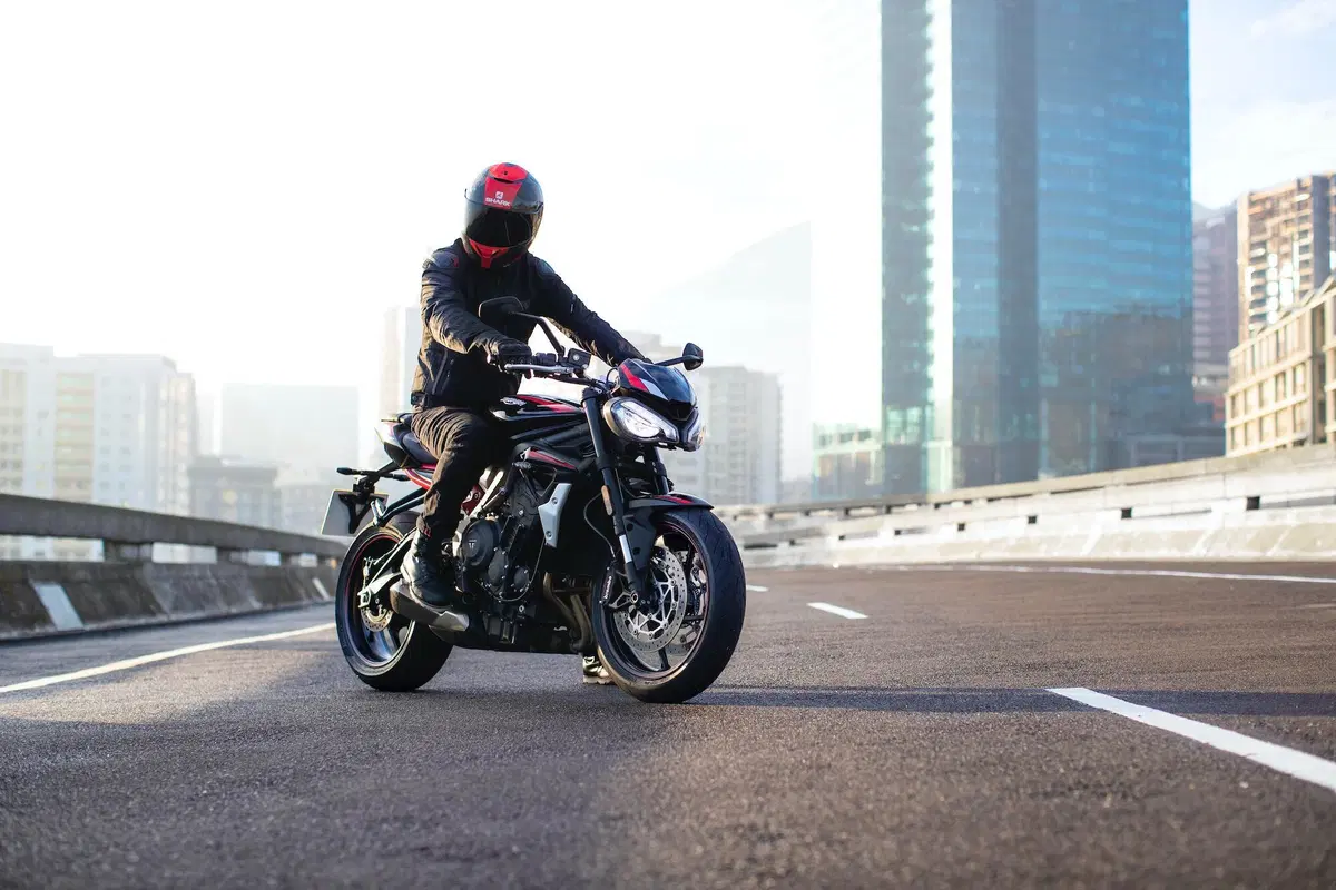Nuova Triumph Street Triple R: ecco foto, dati e prezzo! (31)