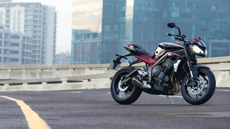 Nuova Triumph Street Triple R: ecco foto, dati e prezzo!