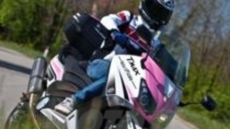 Yamaha TMAX 530 edizione speciale. Sar&agrave; il mezzo ufficiale del Giro d&#039;Italia