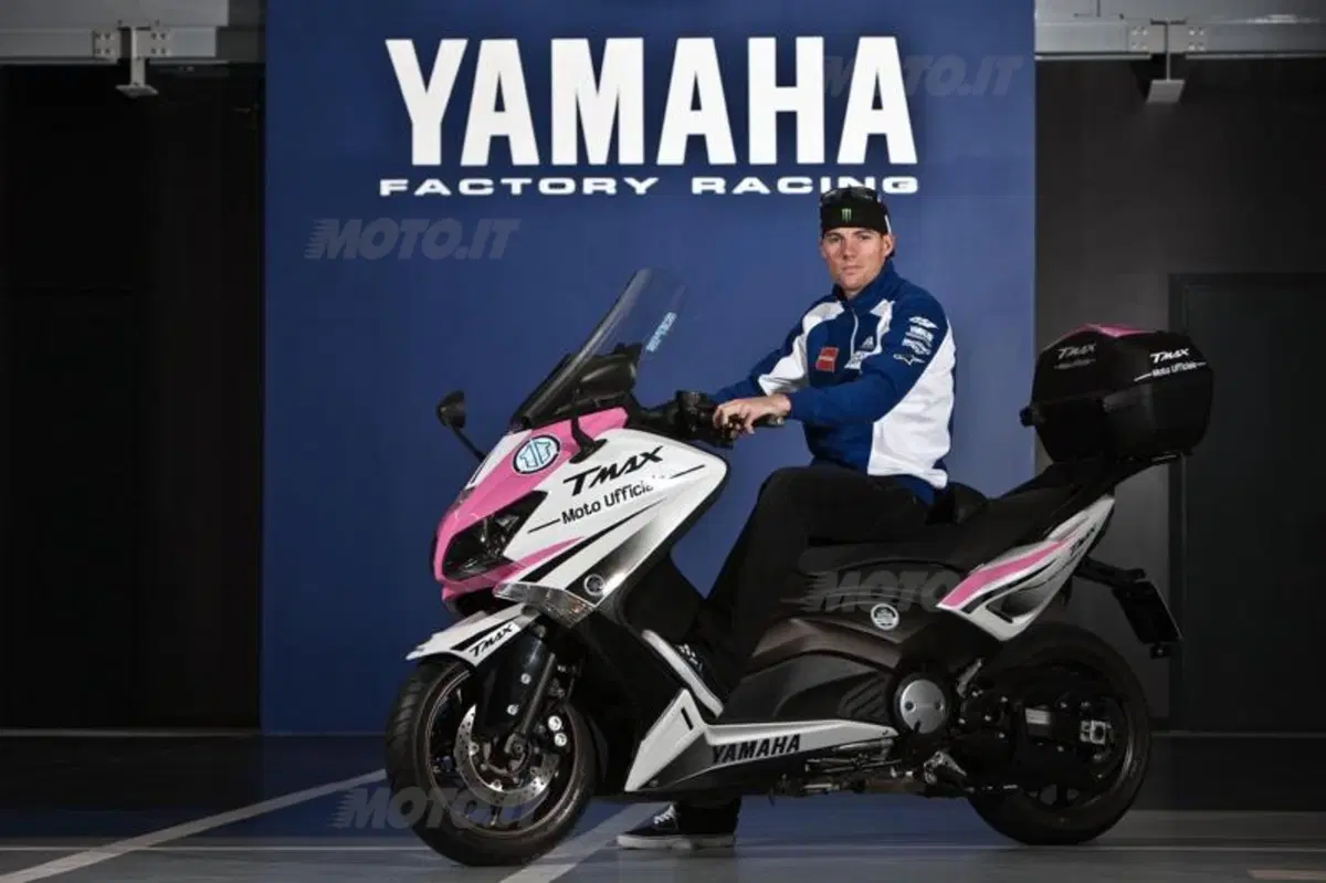 Yamaha TMAX 530 edizione speciale. Sarà il mezzo ufficiale del Giro d'Italia (3)