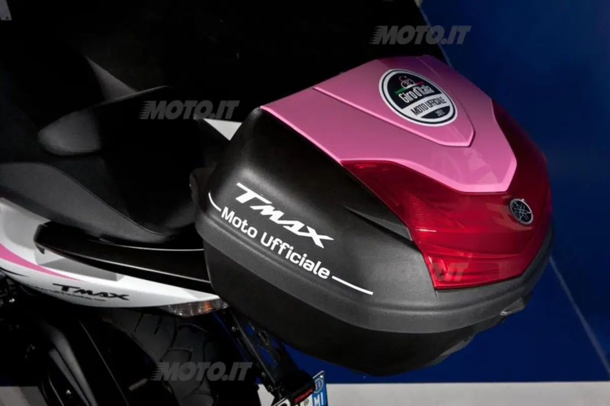 Yamaha TMAX 530 edizione speciale. Sarà il mezzo ufficiale del Giro d'Italia (10)