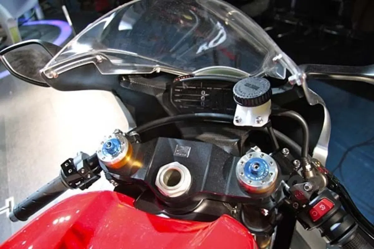 John McGuinness “cavaliere elettrico” (2)