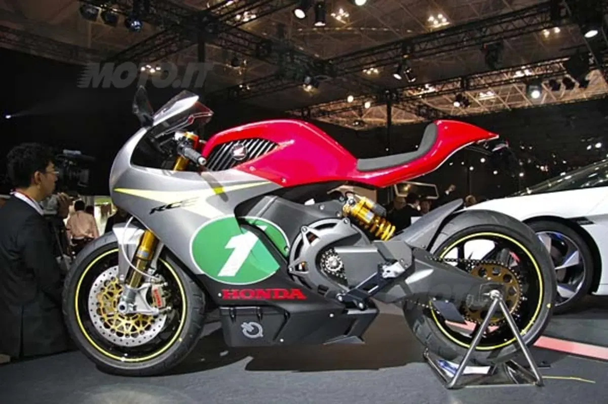 John McGuinness “cavaliere elettrico” (3)