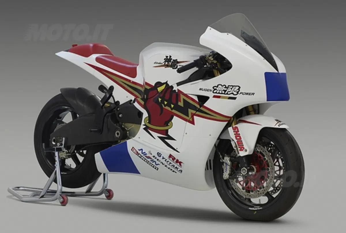 John McGuinness “cavaliere elettrico” (8)