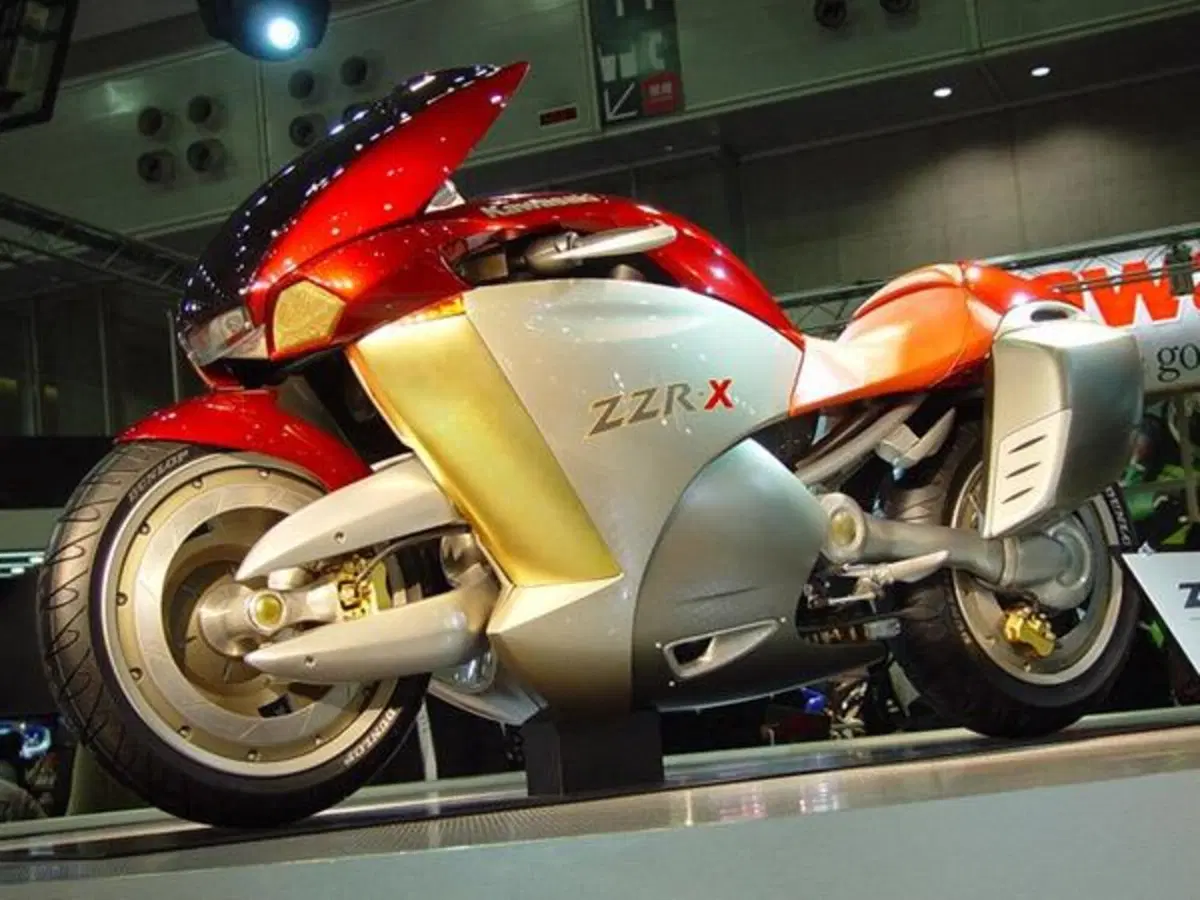 Kawasaki brevetta il mozzo sterzante. Diverso da Bimota