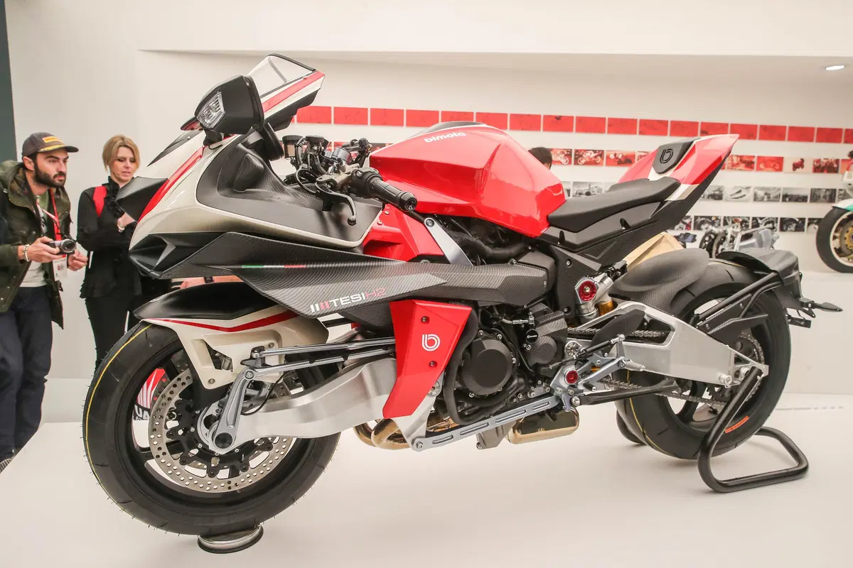 Bimota Tesi H2: Kawasaki si lancia nell’impresa (4)