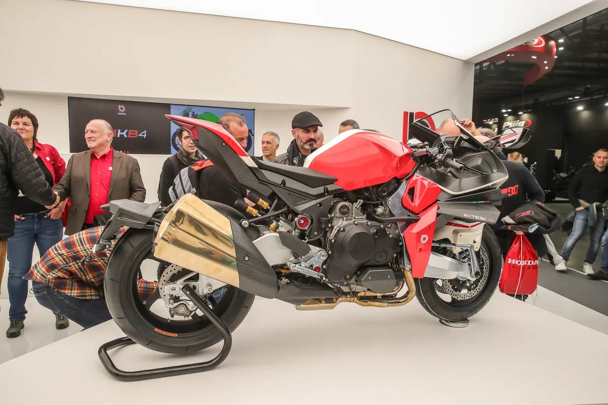 Bimota Tesi H2: Kawasaki si lancia nell’impresa (8)