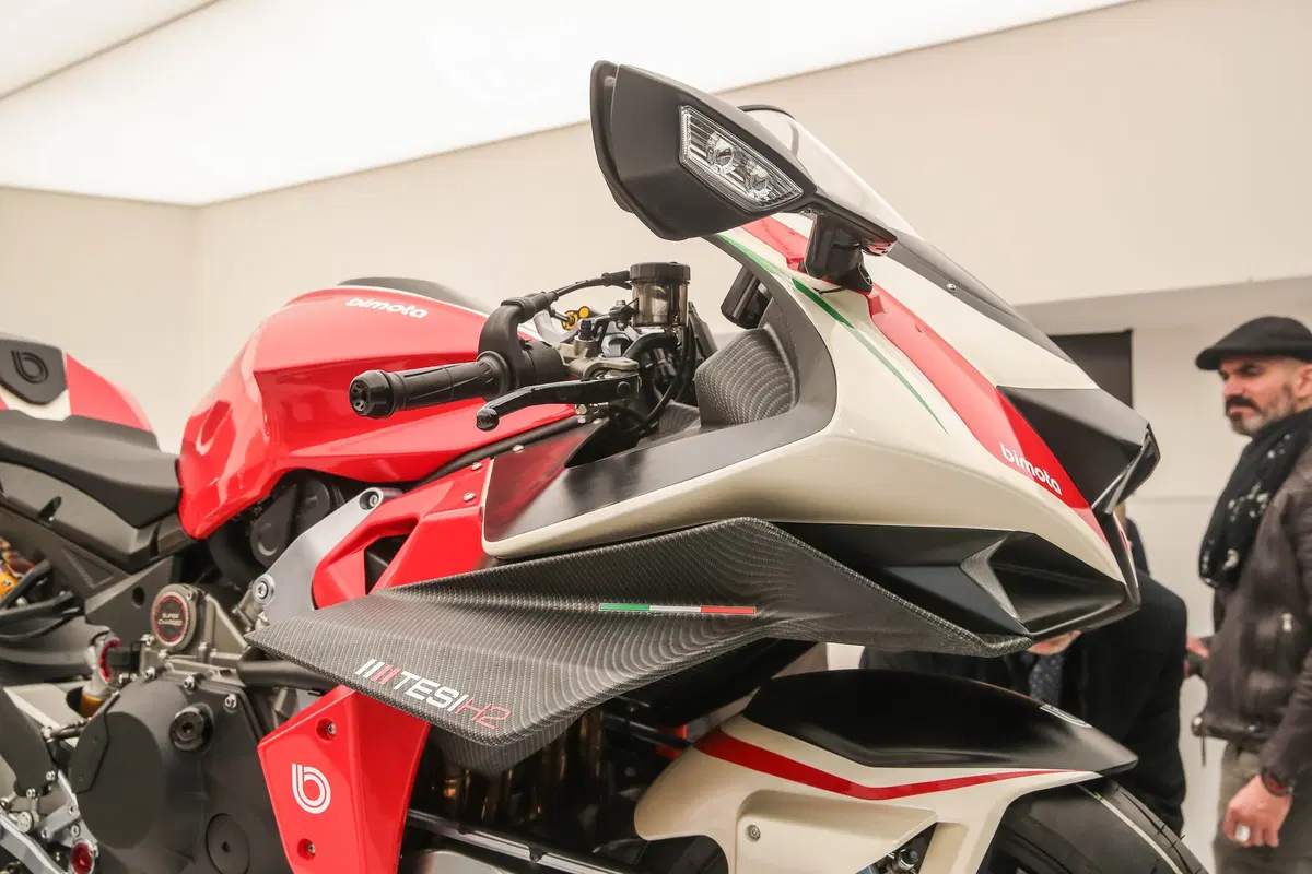 Bimota Tesi H2: Kawasaki si lancia nell’impresa (10)