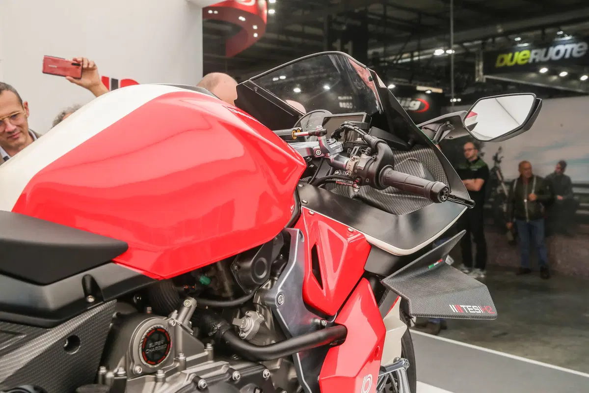 Bimota Tesi H2: Kawasaki si lancia nell’impresa (11)