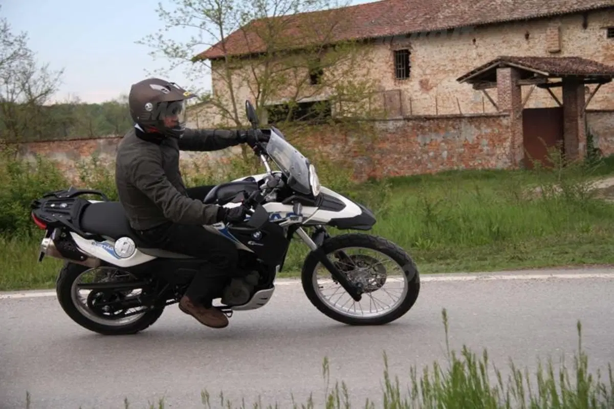 BMW G 650 GS  Sertão   (2)