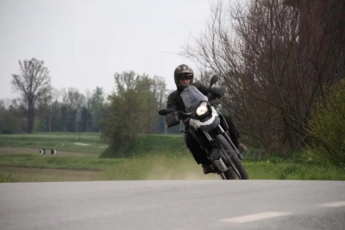 BMW G 650 GS  Sertão   (9)
