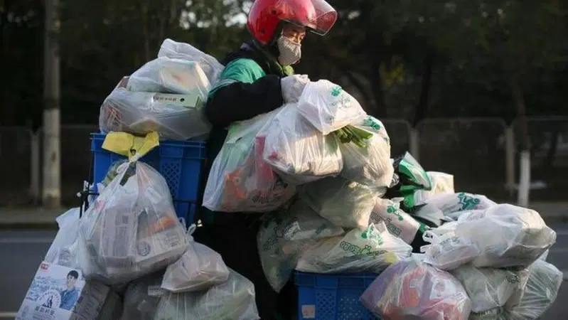 Il food delivery ai tempi del Coronavirus: rider, i nuovi eroi di cui c'&egrave; bisogno