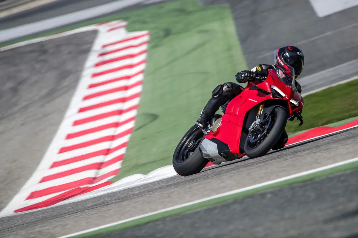 Ducati Panigale V4 S 2020 (4)