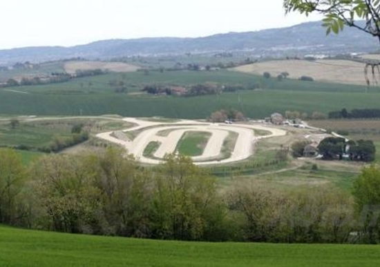 Il ranch di Rossi fa troppo rumore. Vicini contro il campione