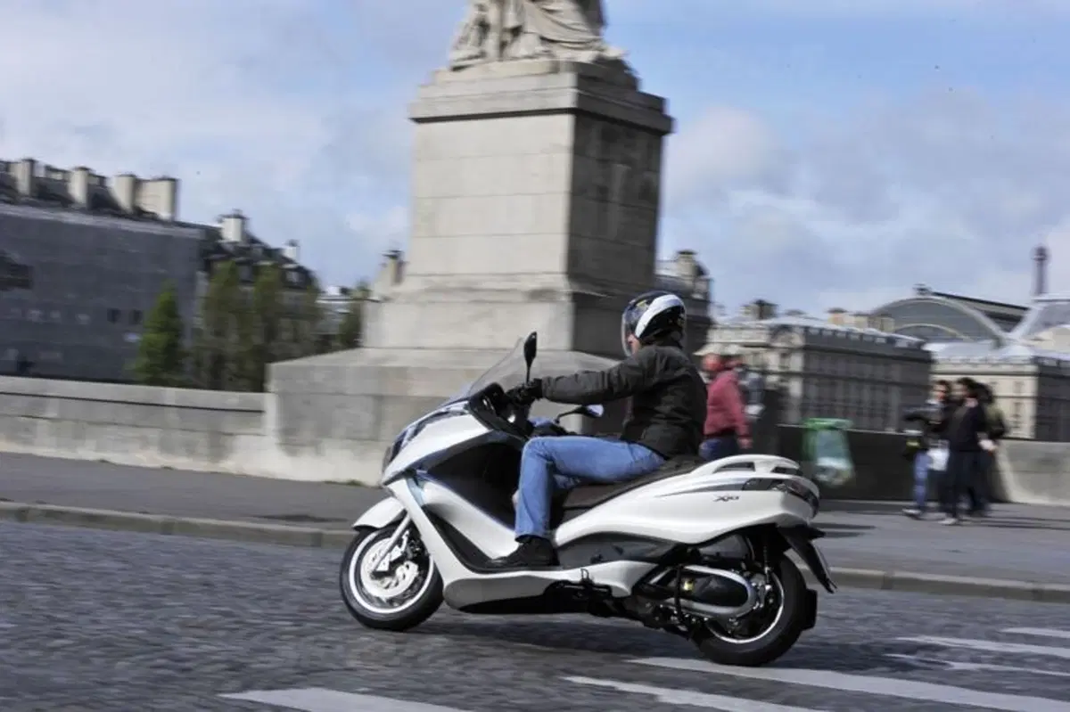 Piaggio X10 350 Executive   (9)