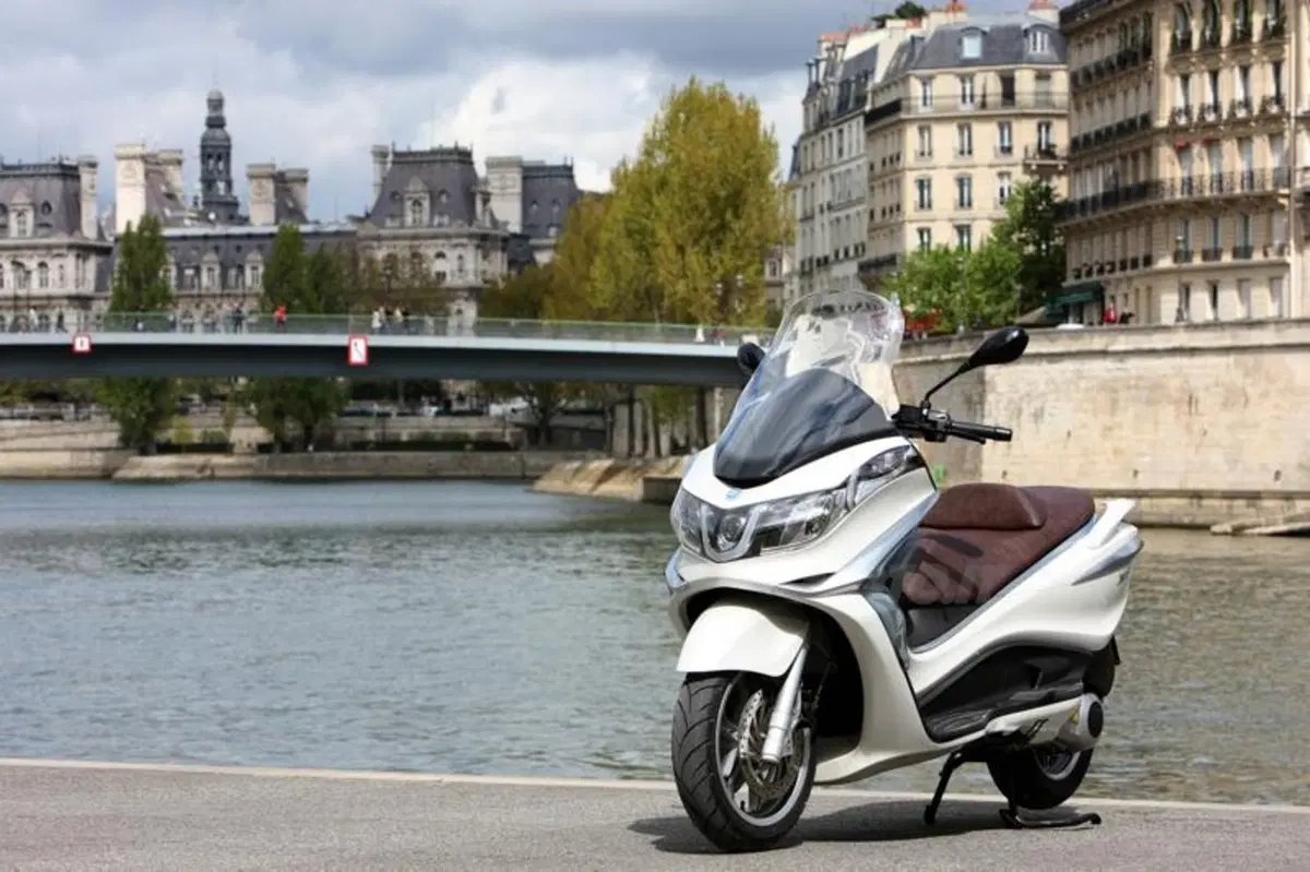 Piaggio X10 350 Executive   (20)