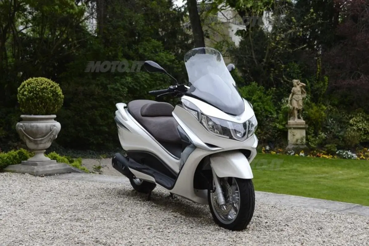 Piaggio X10 350 Executive   (26)