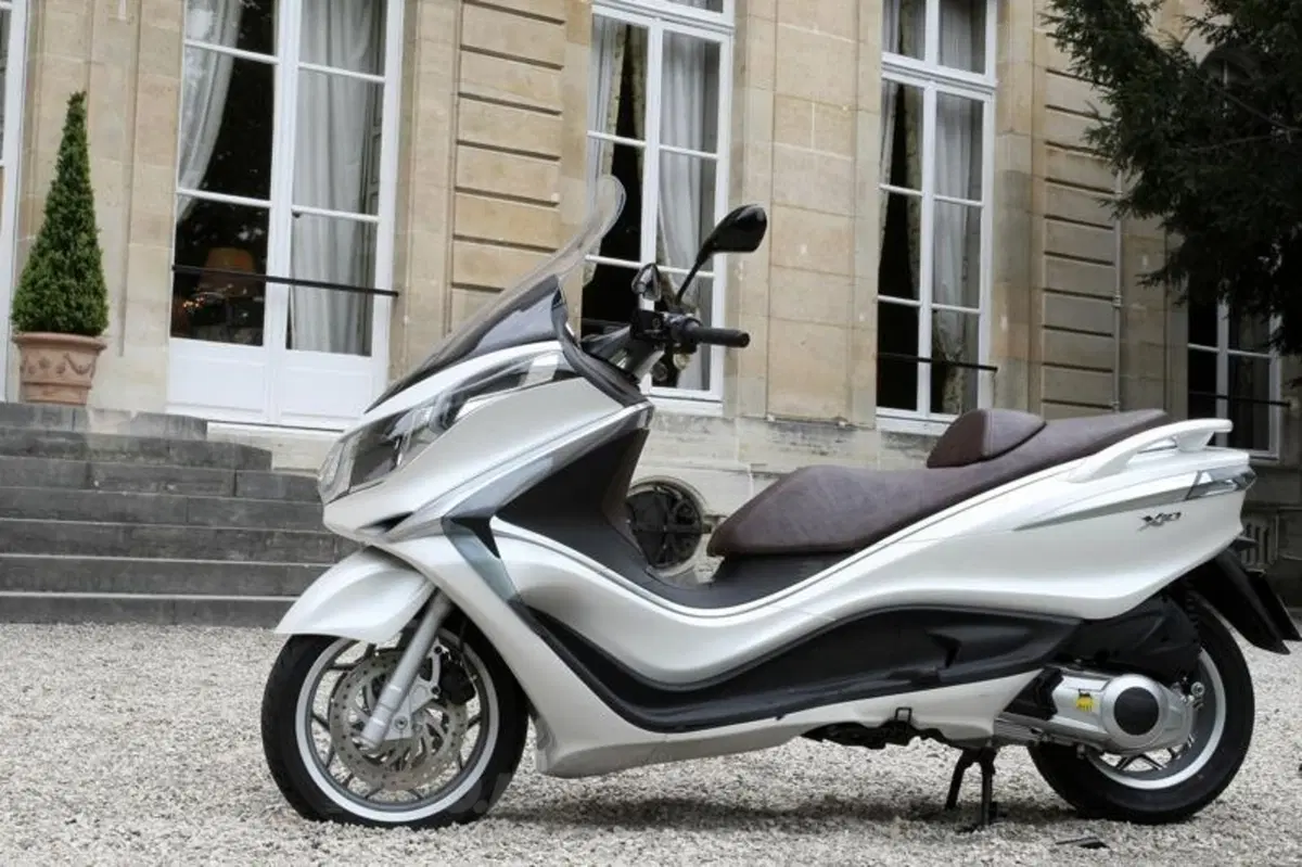 Piaggio X10 350 Executive   (29)