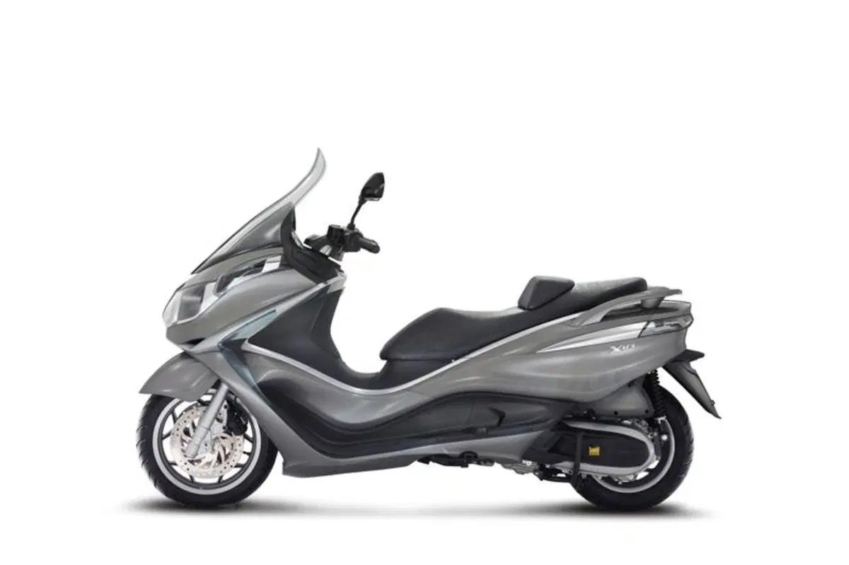 Piaggio X10 350 Executive   (32)