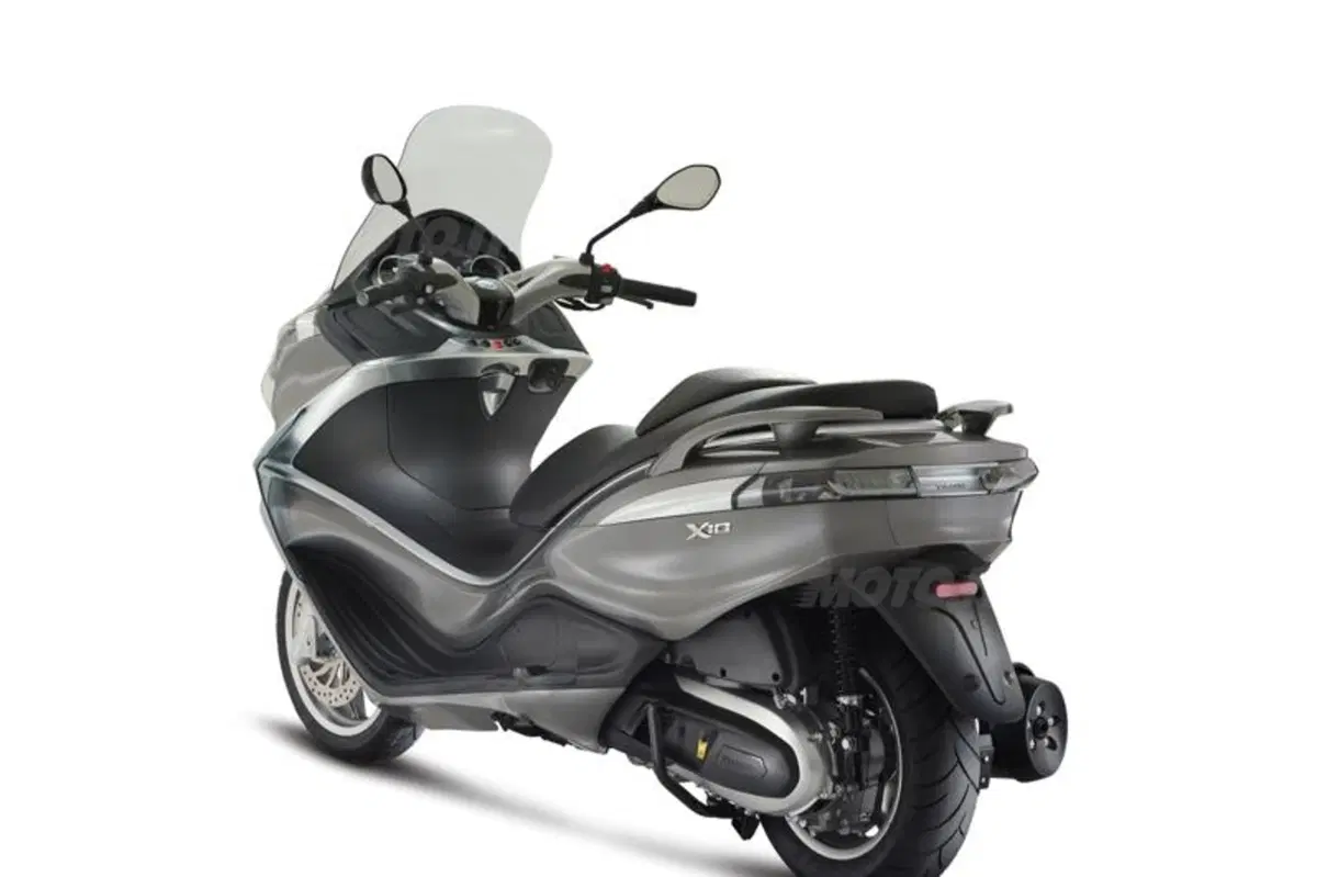 Piaggio X10 350 Executive   (34)