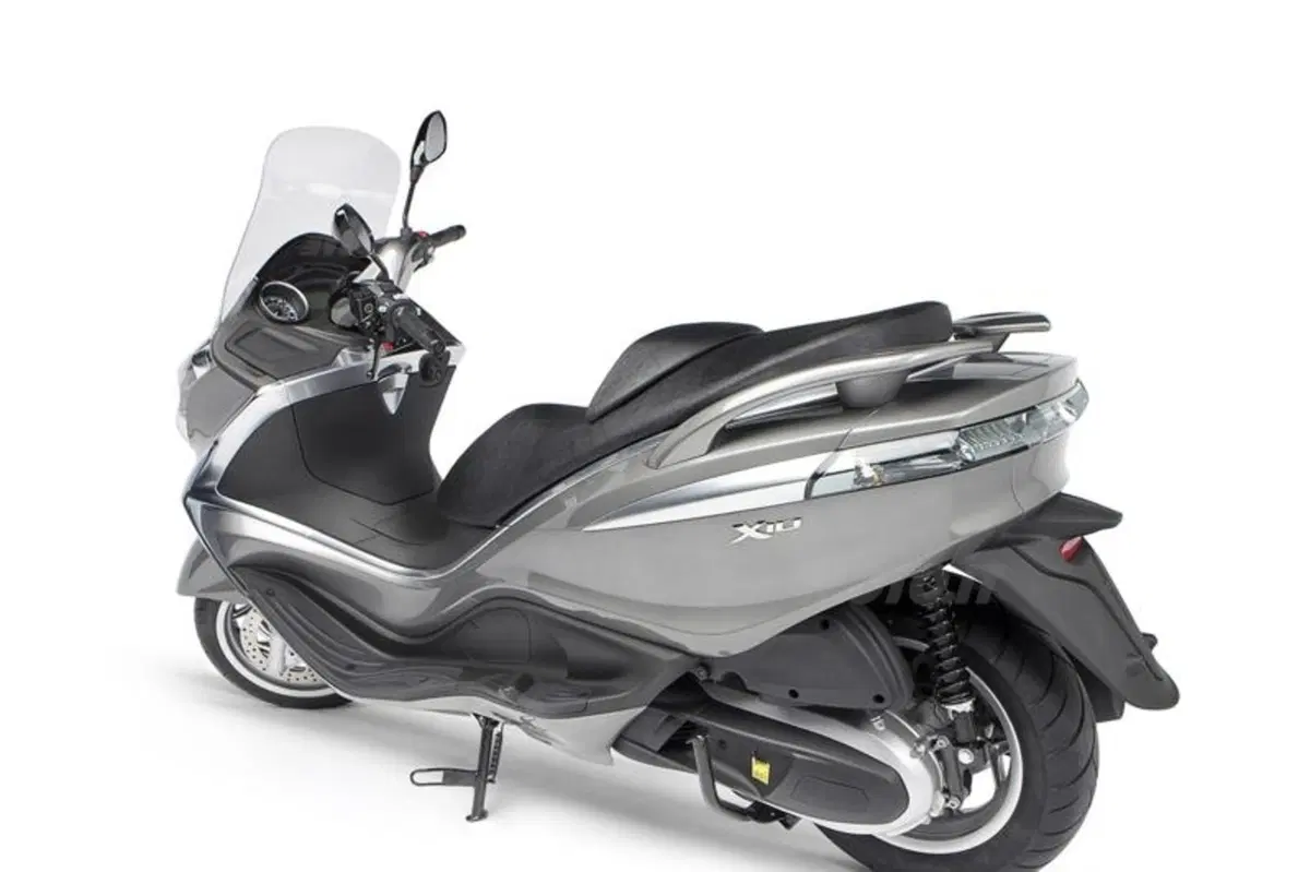 Piaggio X10 350 Executive   (35)