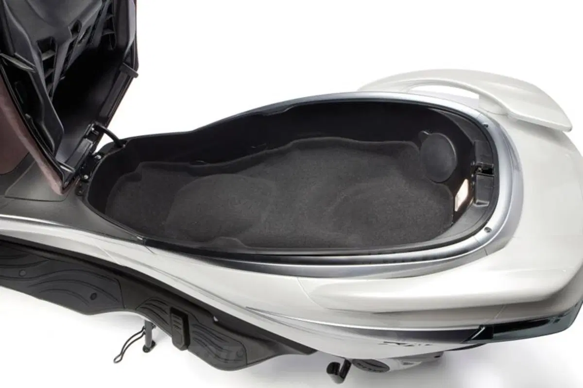 Piaggio X10 350 Executive   (38)