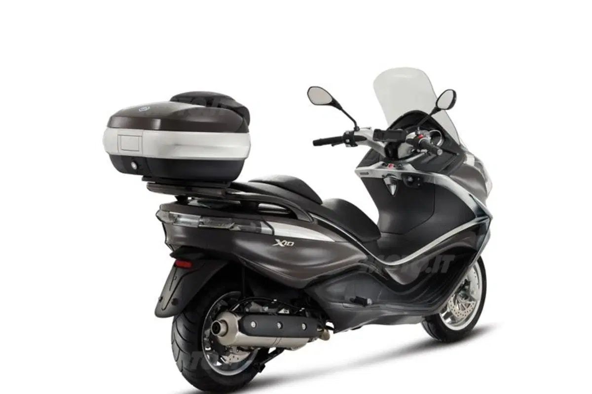 Piaggio X10 350 Executive   (44)