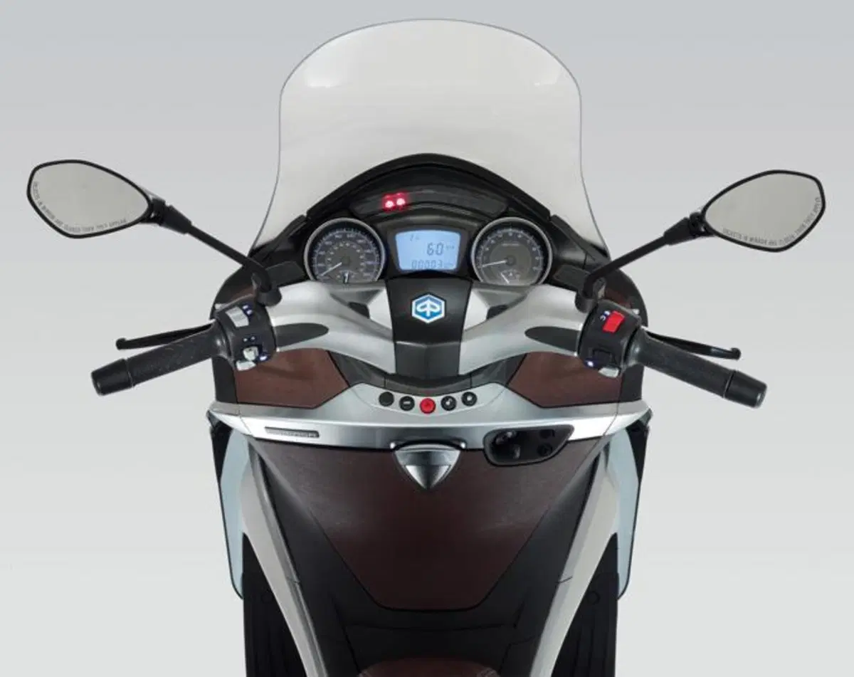Piaggio X10 350 Executive   (57)