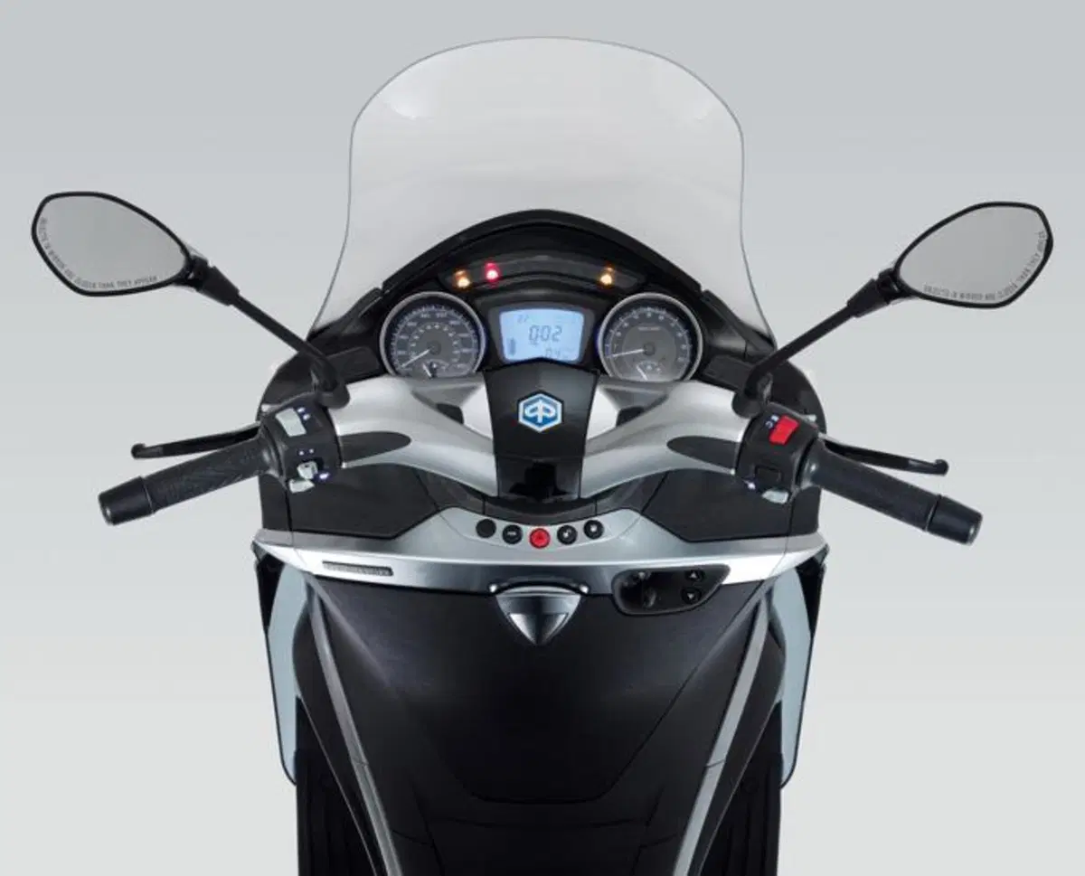 Piaggio X10 350 Executive   (58)